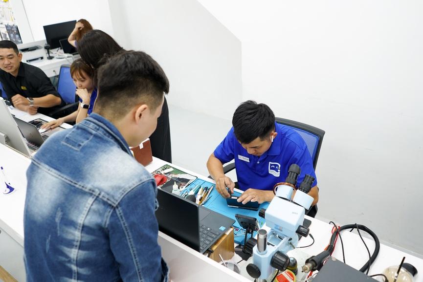 Rửa đốm Camera sau iPhone 8